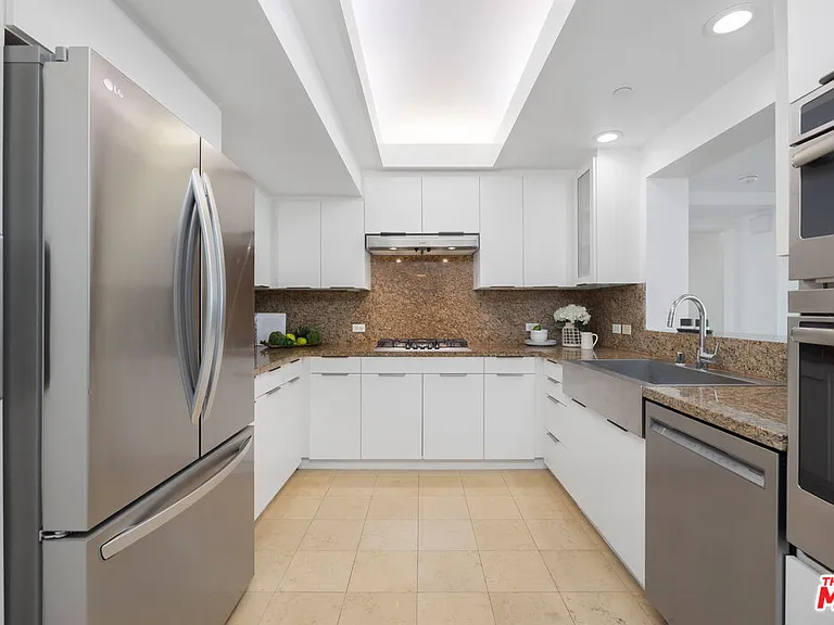 13600 Marina Pointe Dr #1507 — Photo 12