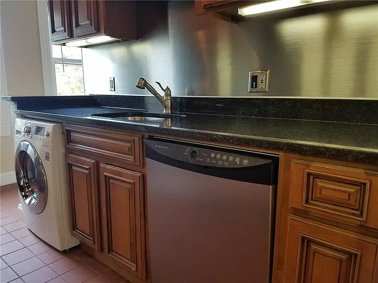 3 Bay View Ave #6 — Photo 19