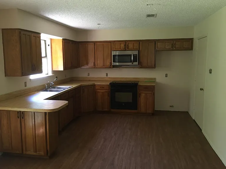 5008 Village Ct — Photo 9