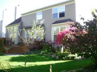 39148 Forest Creek Dr, Westland, MI 48185