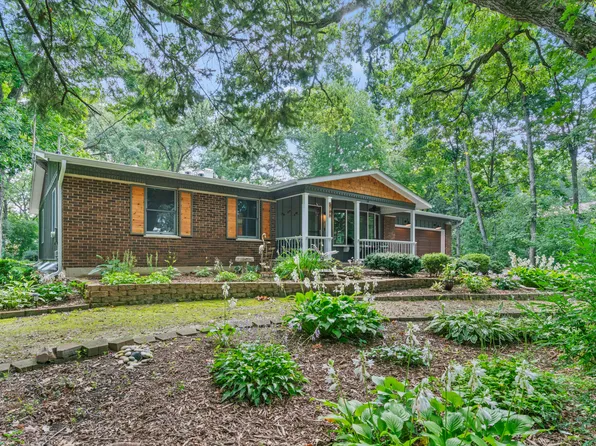 5706 Hickory Ln, Crystal Lake, IL 60014