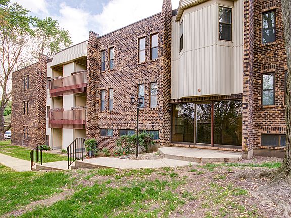 2nd image of 2210 Country Club Dr APT 26