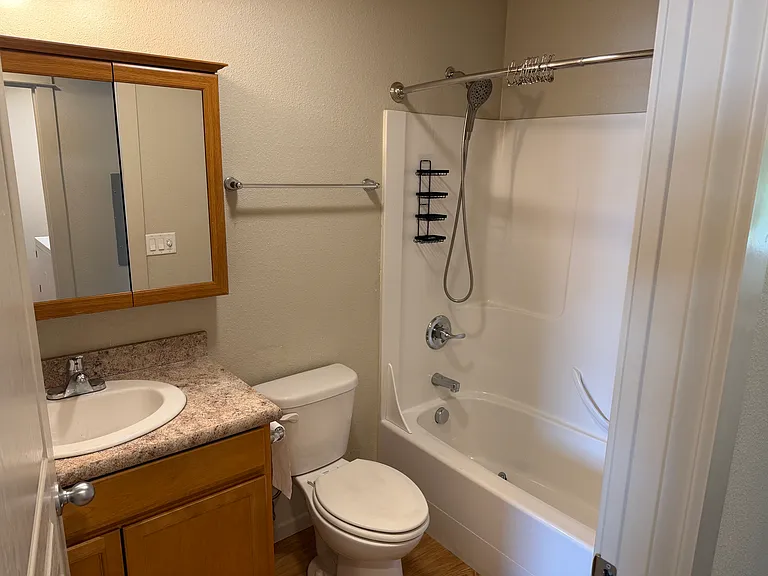 Eagle Crest Apartments — Photo 39