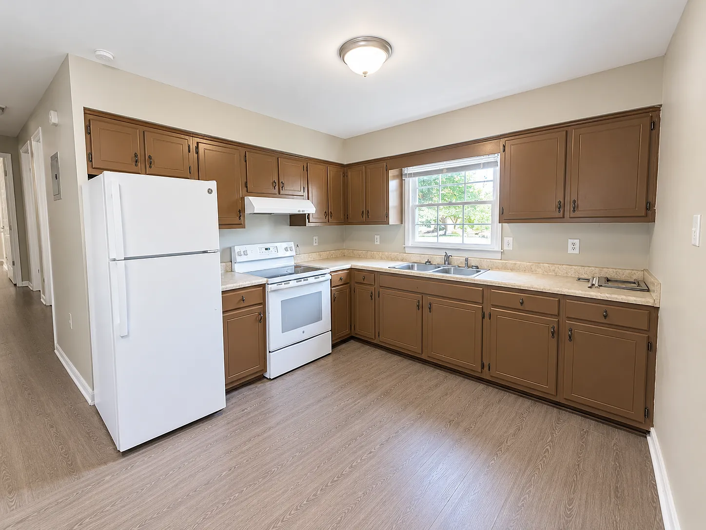 3 bed, 960 sqft, $1,950 — Photo 2