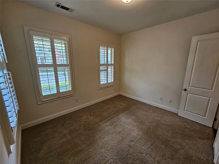 2104 McFarlin Ln — Photo 9
