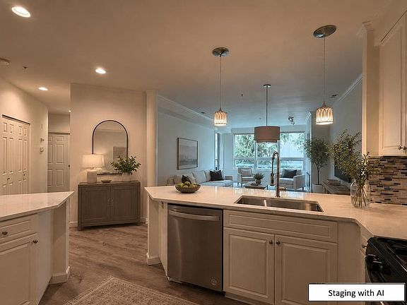 4th image of 615 6th St APT 204
