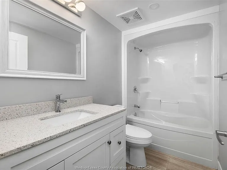 840 Wyandotte St E #208 — Photo 22