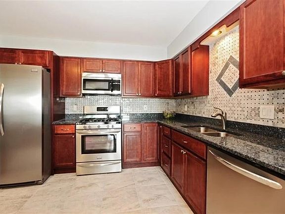 3rd image of 5025 Spinnaker Ln