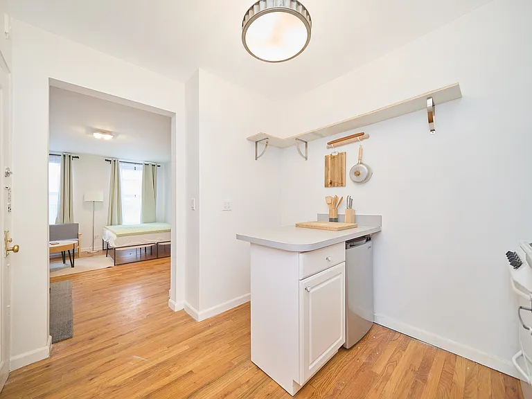 223 E 58th St #2C — Photo 4