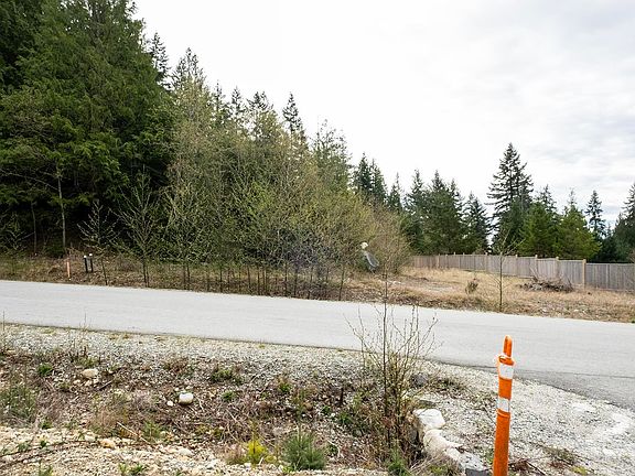 5th image of 1221 Castle Rd