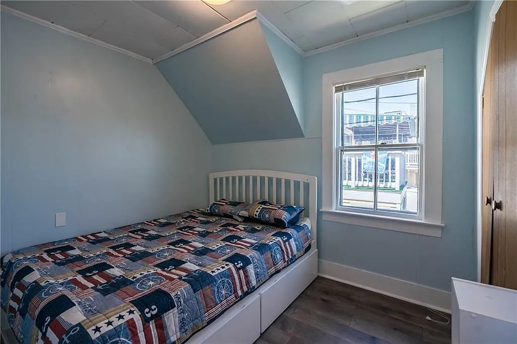 13 Bay Ave — Photo 1