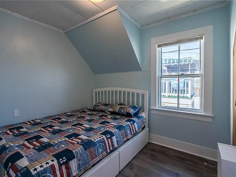 13 Bay Ave #C — Photo 1