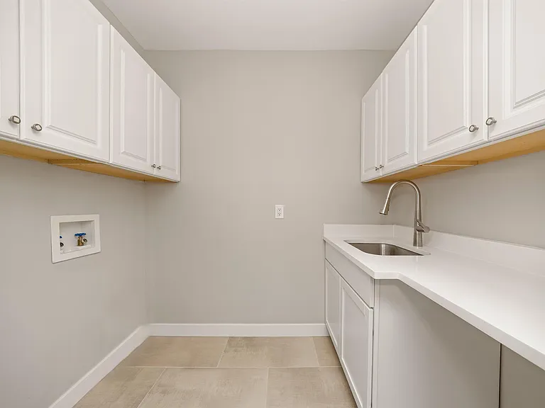5240 Clarendon Crest St — Photo 42