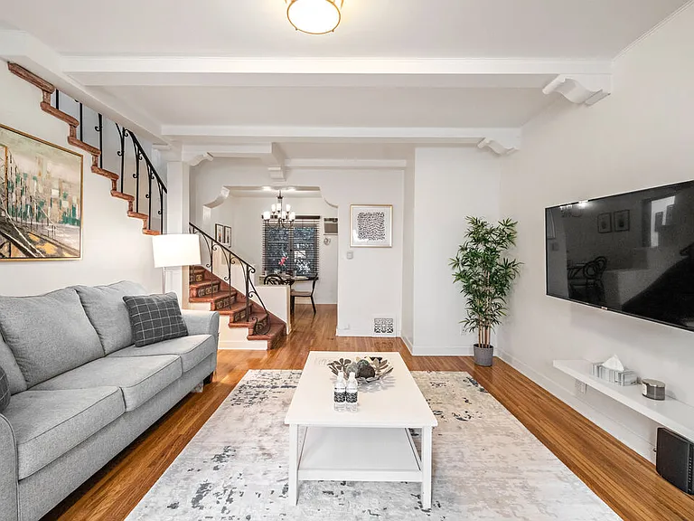 9904 Robbins Dr — Photo 2