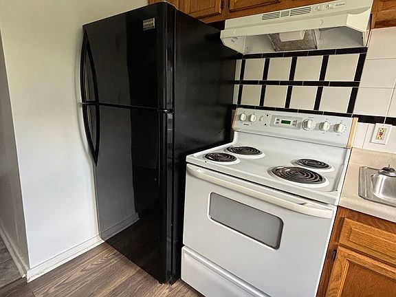 3rd image of 102-104 Linn Ave #102