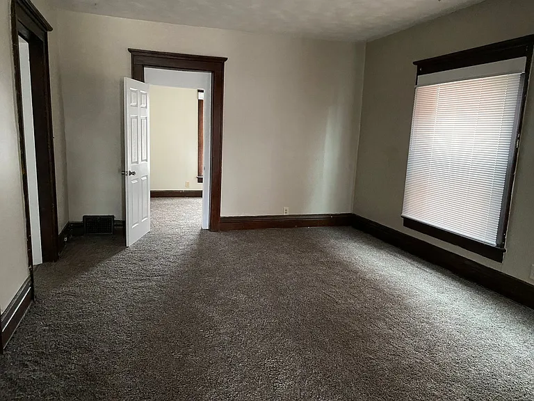 747 E Main St — Photo 6