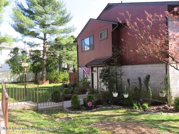 3rd image of 21 Pierpont Pl