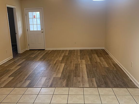 3rd image of 114 Leeswood Cir #114