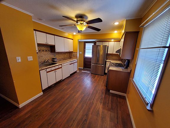 3rd image of 119 Lindegar St