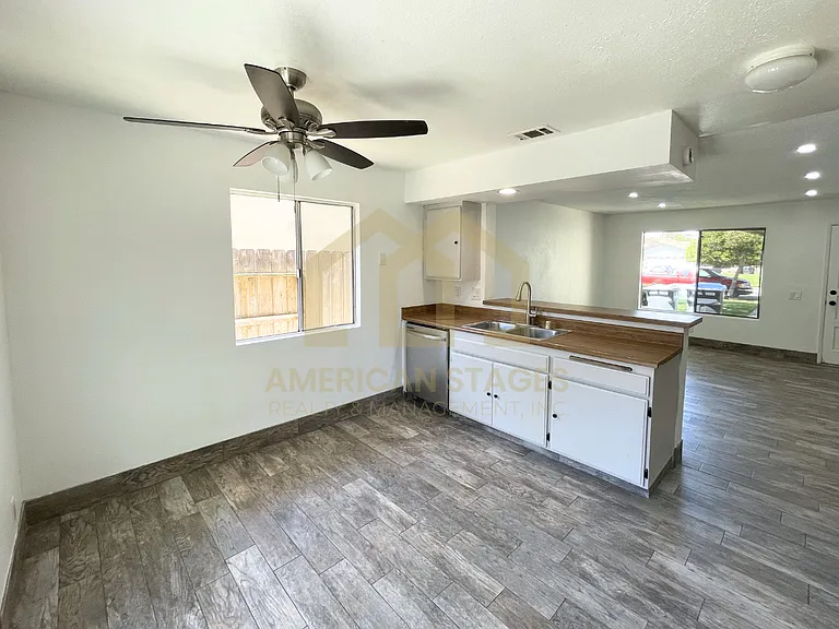 916 N M Pl — Photo 10