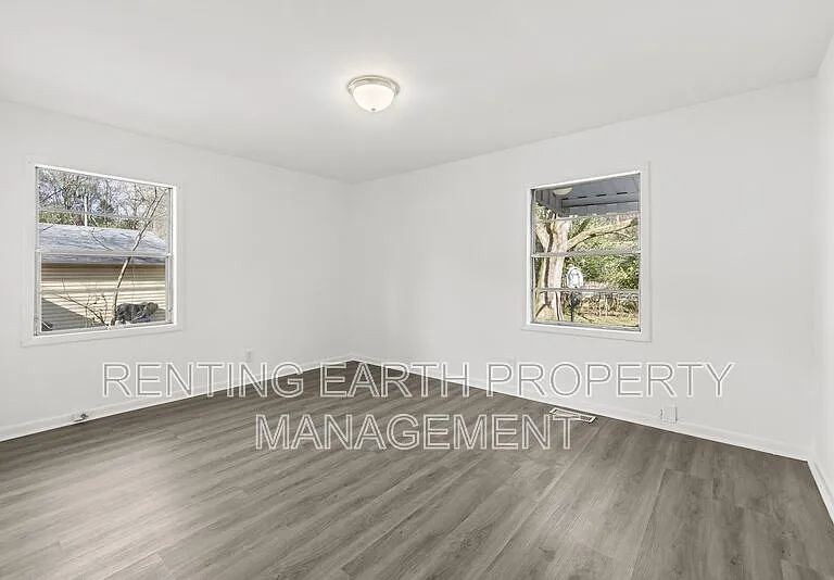 417 Athens Ave — Photo 5