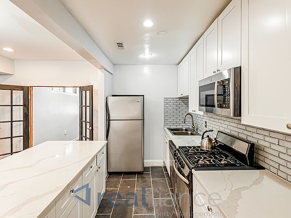 5th image of 2302 E St NE