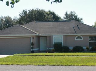 37212 Sandy Ln, Grand Island, FL 32735
