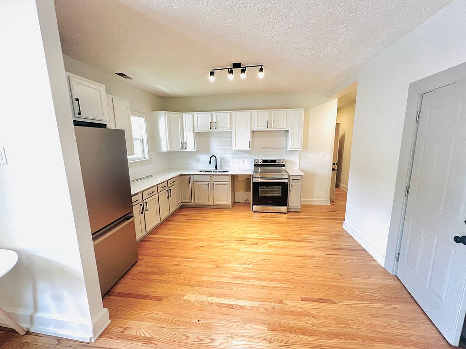 Full size kitchen!