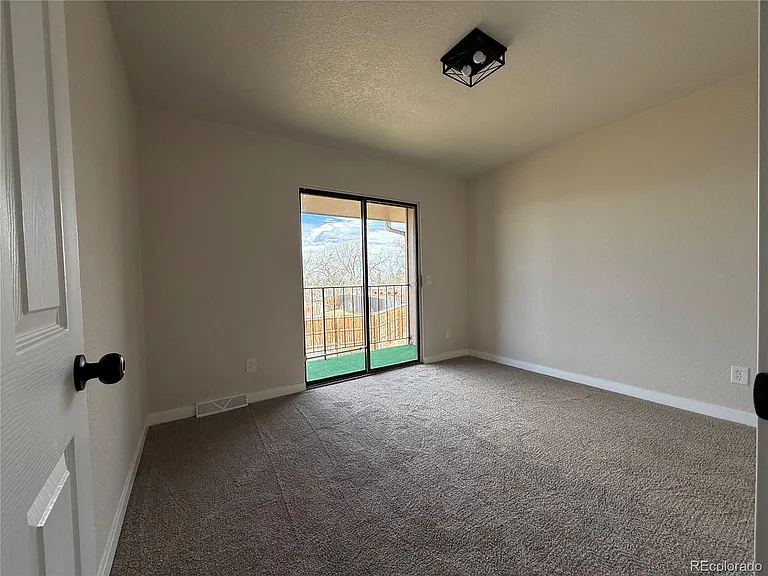 243 Vance St — Photo 28