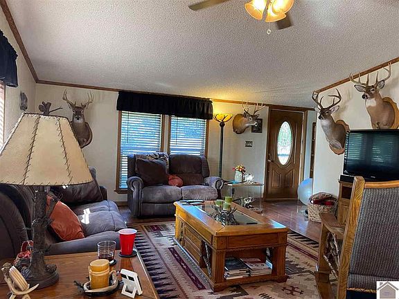3rd image of 696 Cedar Point Rd