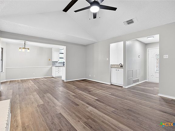 4th image of 3305 Forest Hill Dr