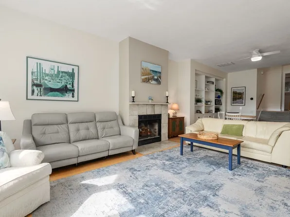 15 Story St Unit 4, Rockport, MA 01966