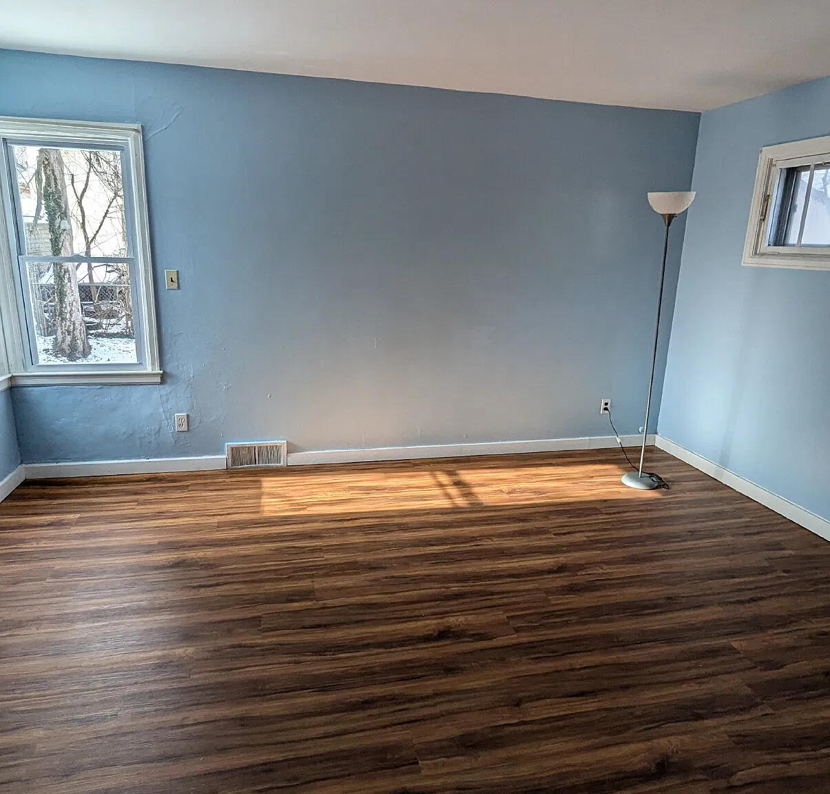 2 bed, 1.0 bath, $1,050 — Photo 2
