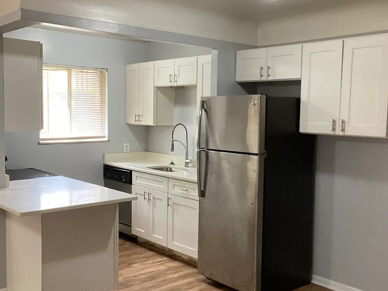 Diamond Creek Apartments — Photo 7