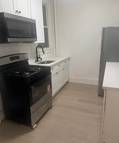 900 Summit Ave #8 — Photo 6