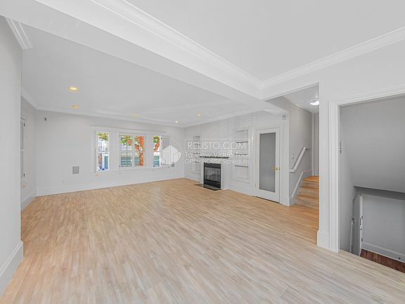 3rd image of 2254 Leavenworth St