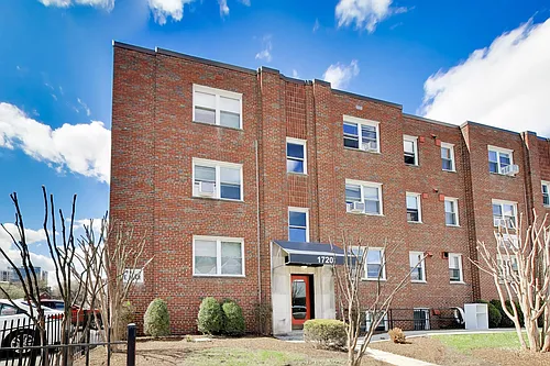 1722 N Quinn St #203 Photo 1
