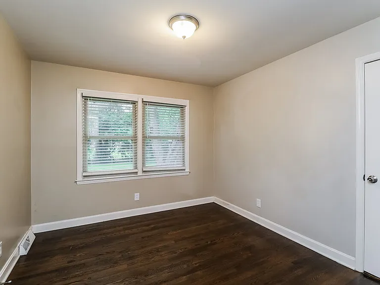 3924 Broadview Dr — Photo 10