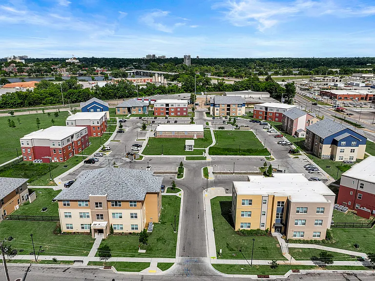 River West Apartments — Photo 9