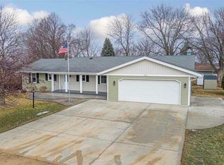 105 Kaukis Dr, Le Sueur, MN 56058