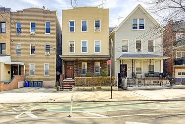 25-35 Crescent Street