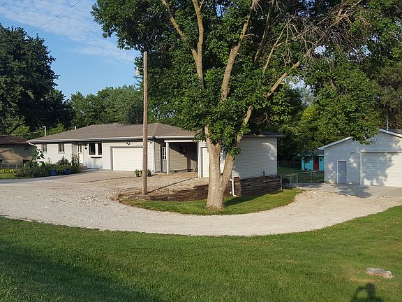 front view with shop