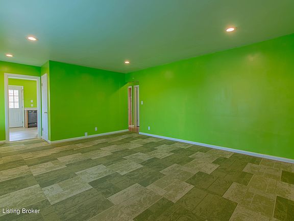 2nd image of 3530 Wexford Dr