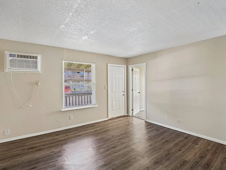 Pleasant Grove Apartments — Photo 18