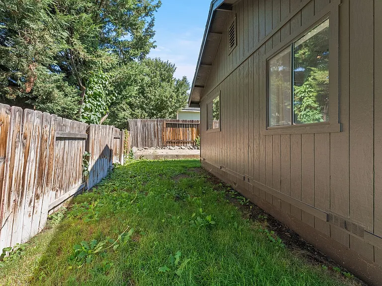 145 Summerset Dr — Photo 33