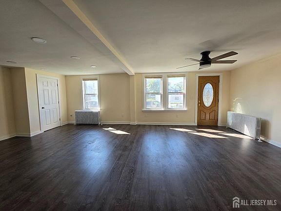 5th image of 163 2nd St