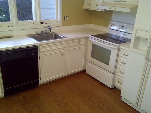 3rd image of 1624 Hollow Dr