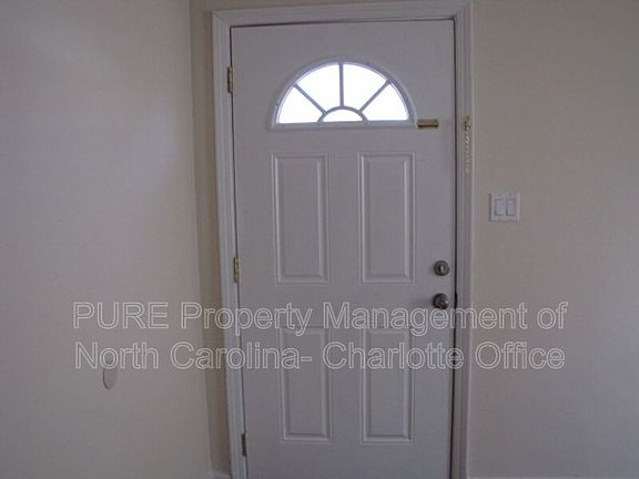 4th image of 1933 Saint Luke St #1