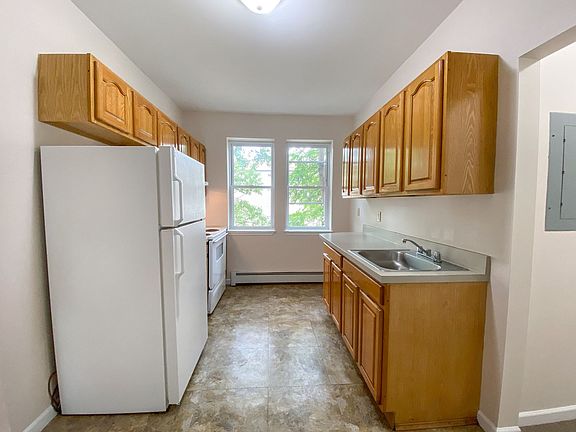 2nd image of 162-164 Ward St #201