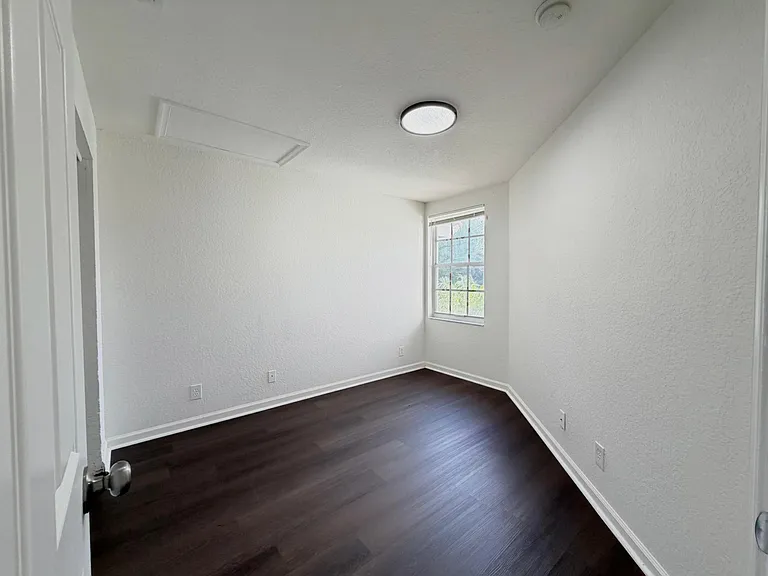 910 Summit Lake Dr — Photo 13